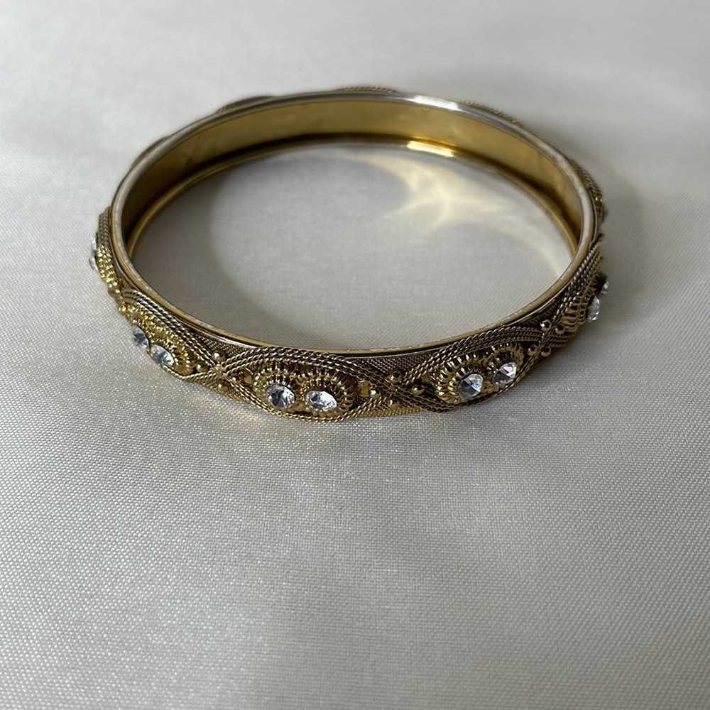 Bangle bracelet
